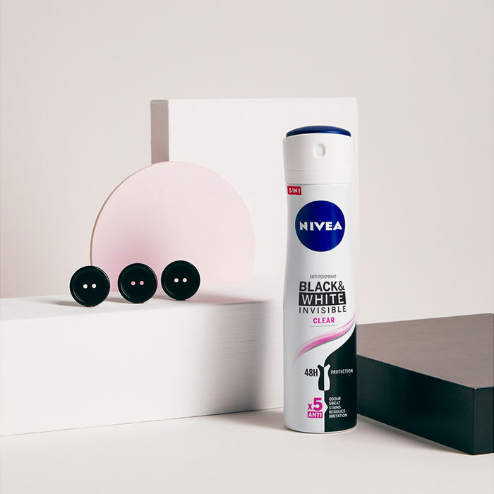 Invisible Black & White Desodorante Spray  200ml-144365 1