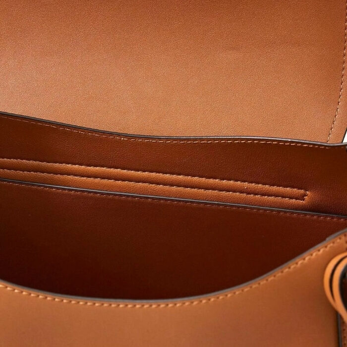 Bolso de Mano Coleen Flap Marr&oacute;n   2