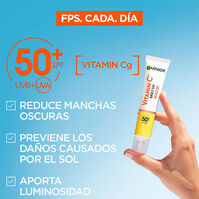 Vitamina C Fluido Antimanchas Anti-UV Glow SPF50+  40ml-218635 3
