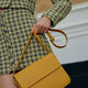 Bolso Bandolera Rectangular con Solapa Mostaza   5