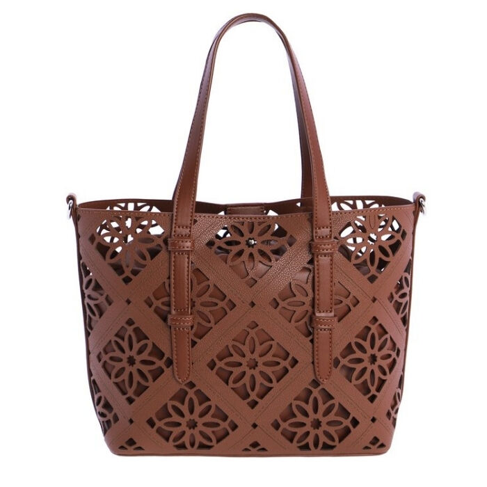 Bolso de Hombro Tote Calado Marr&oacute;n   2