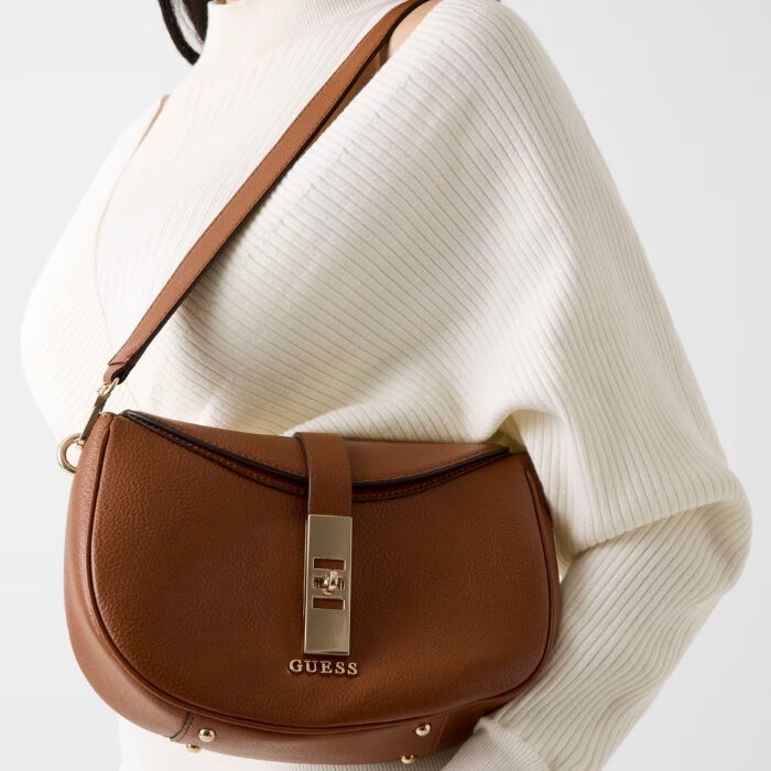 Bolso de Hombro Brooke Charm Marr&oacute;n   1