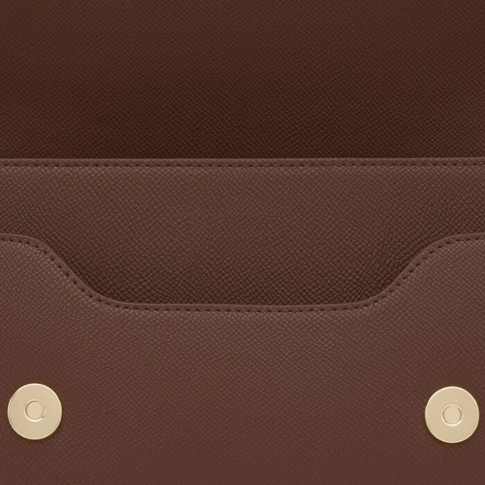 Bandolera Mediana Audree Studs Marr&oacute;n   6