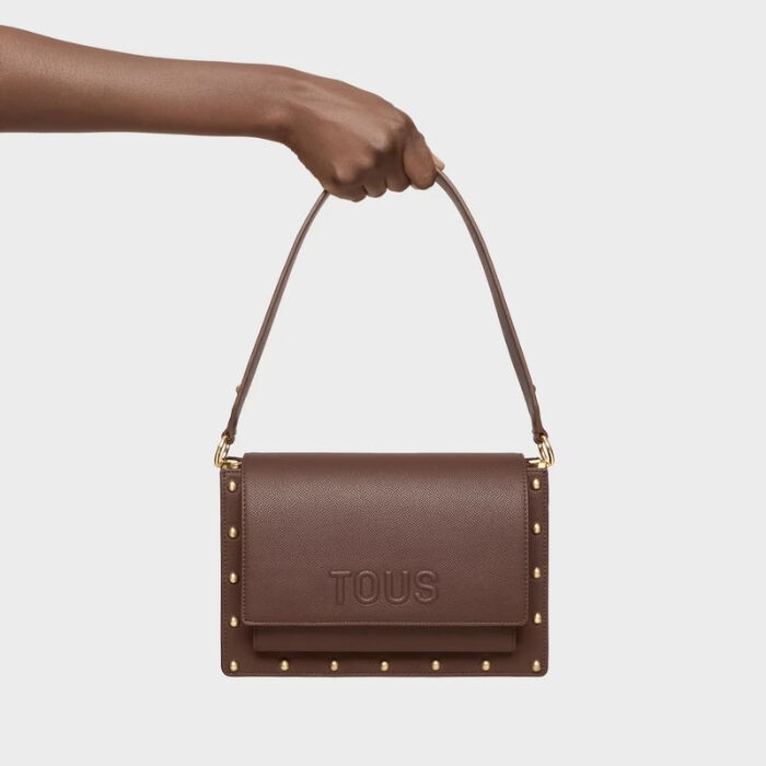 Bandolera Mediana Audree Studs Marr&oacute;n   8