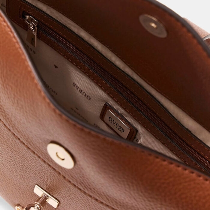 Bolso de Hombro Brooke Charm Marr&oacute;n   3